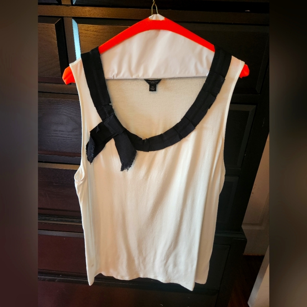 Ann Taylor Black and White Sleeveless Top